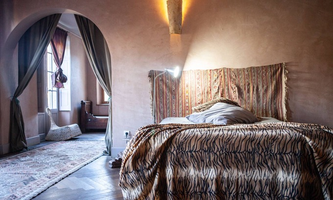 Chalabre Apartamento | Gertrud's Suite - suite in shared Village Chateau