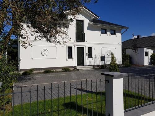 Ostseebad Dierhagen Apartamento | "GESTRANDET" in der Villa Katharina-
