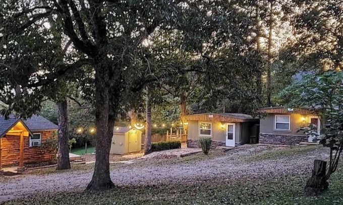 Branson Cabina | "Get Away" Cabin at the Lake - Outdoor Campfire