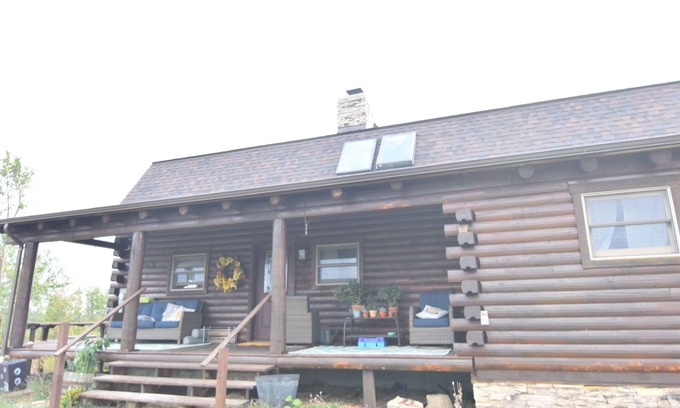 Taylorstown Cabina | Get Away Cabin in Claysville ~ Covered deck~ Watch the Sunrise & Sunset~