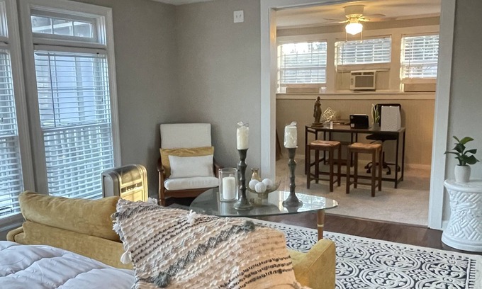 Calhoun Casa | Get comfy and cozy in this cute cottage in Calhoun!