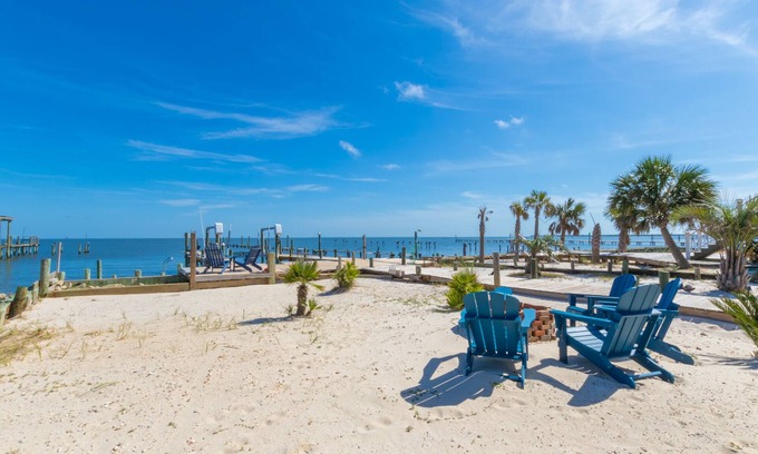 Alabama Gulf Coast Casa | Get “Out of Office” and into this bayfront beauty! Private pier for Fishing.