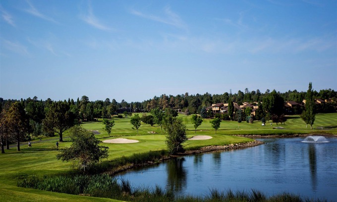 Flagstaff Complejo | Get Relief From The Heat. Spend Aug 3-10-2024 at Wyndham Resort Flagstaff AZ