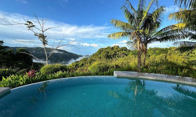 Cascada Azul Casa | Getaway Charming 2-bedroom house secluded with Ocean Breeze