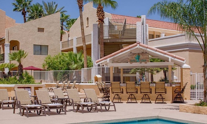 Downtown Complejo | GETAWAY DEAL! THREE GREAT UNITS & FREE PARKING!