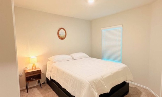 Southside Casa | Getaway for Family & Friends Escape|Cozy & Spacious!
