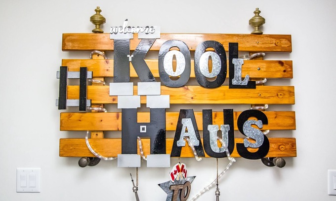 Keelesdale - Eglinton West Casa | Tiempo en familia en Kool Haus T. O.👪