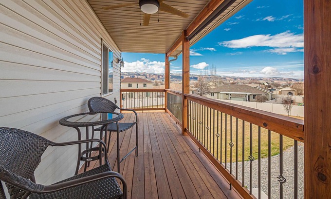 Fruita Casa | Getaway Loft - Warm, Comfy & Certified Dander Free