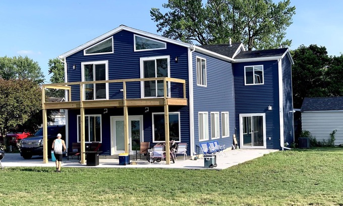 Oregon Casa | Getaway On The Bay!! Stunning views on Lake Erie, 4 bed- 4 bath.