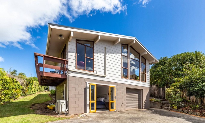 Nukuhau Casa | Getaway on Woodward - Pet Friendly