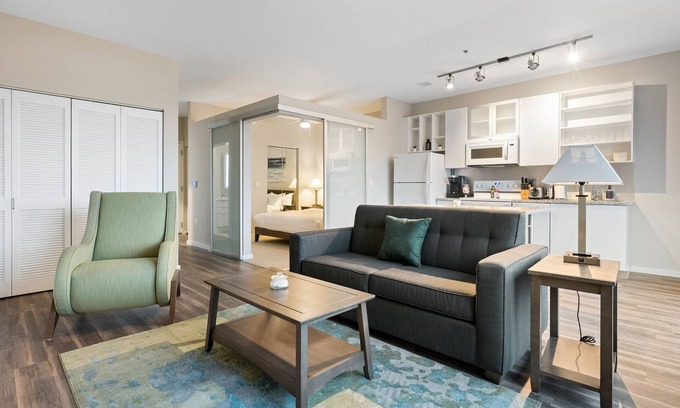 Crossroads Arts District Condominio | Getaway to Serene Oasis Near Kauffman Stadium 349