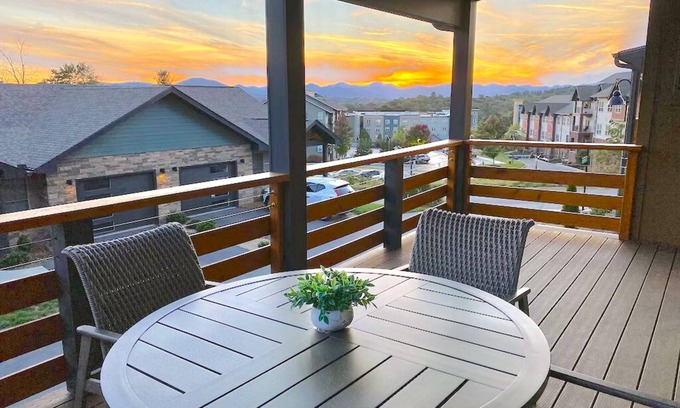 Woodfin Casa | Getaway – Quiet, Clean & Cozy