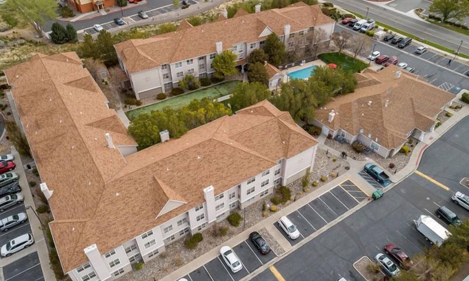 Reno/Tahoe Airport Hotel | Getaway Vacation! Pets Allowed, w/ Full Kitchen, Onsite Parking, FREE Breakfast!