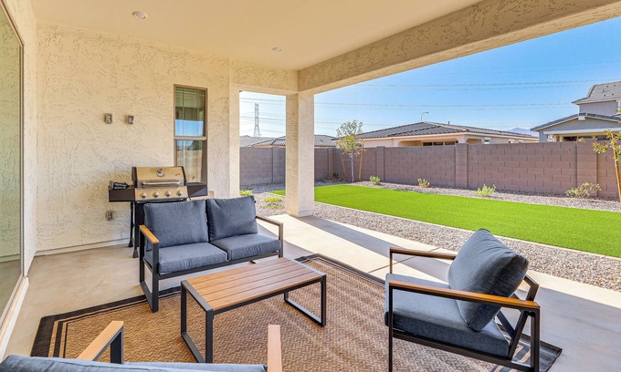 Avondale Casa | Getaway w/ Fenced Yard: 4 Mi to Phoenix Raceway