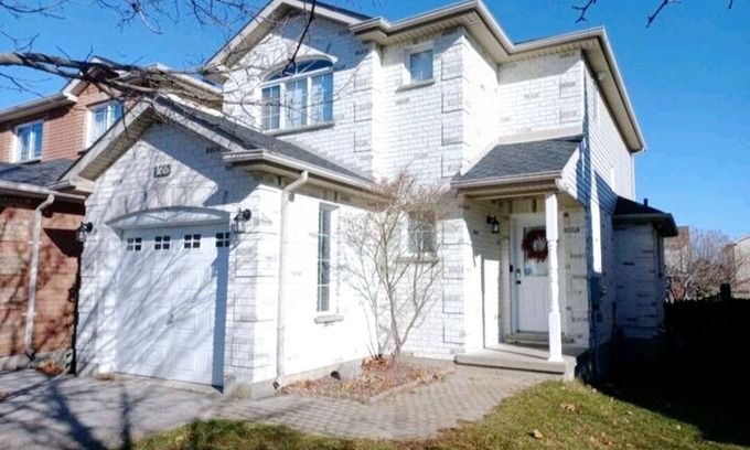 Orillia Casa | ❤ Getaway with an 8-seater Hot Tub ❤