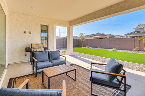 Avondale Casa | Getaway with Fenced Yard 4 Mi to Phoenix Raceway