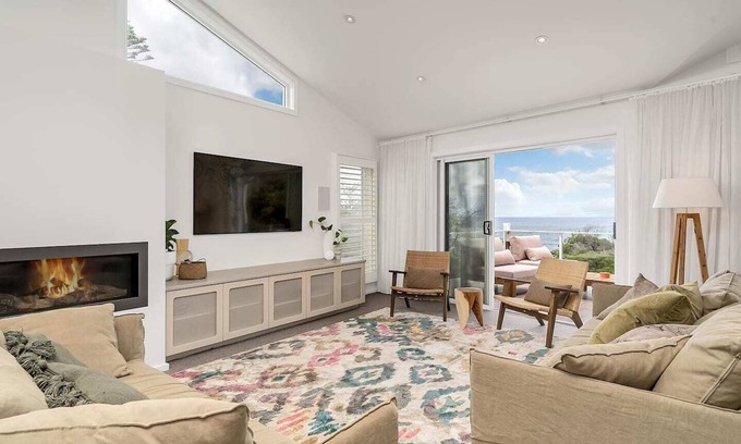 Coledale Casa | Getawayz NSW - 'Drift' - Absolute Beachfront at Coledale w/ Panoramic Views & Multiple Living Zones