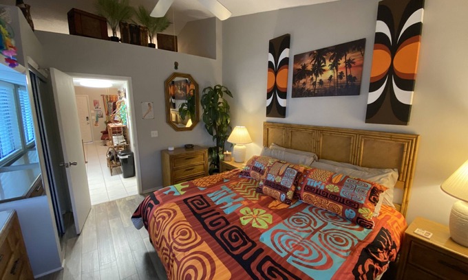 Paradise Lakes Condominio | Gettin' Freaky in the Tiki J-2 in Paradise Lakes NUDIST Community for Adult 30+