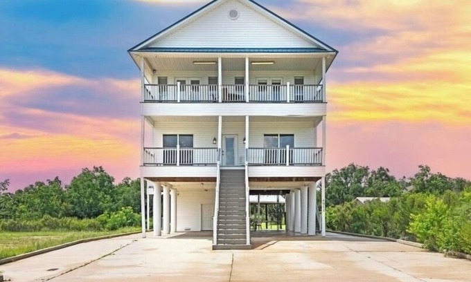 Shoreline Park Casa | Getting Nauti by the Bay!! 5 Bedrooms, Waterfront!