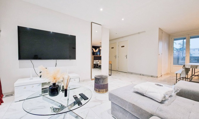 Saint-Martin-d'Heres Apartamento | #GH Butler's Monochrome 🤍