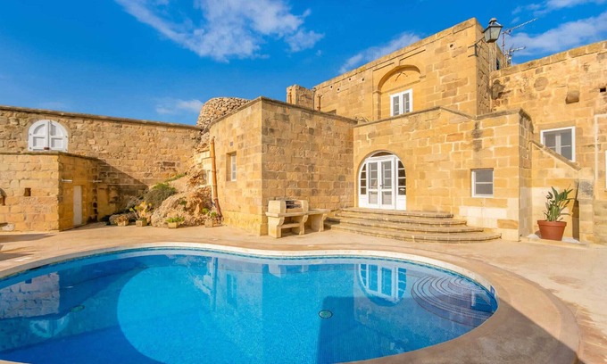Kercem Villa | Gharilma V – Santa Lucija Holiday Home