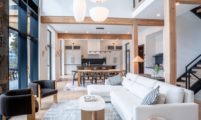 Revelstoke Casa | Ghost Peak Chalet: Ski-In Access
