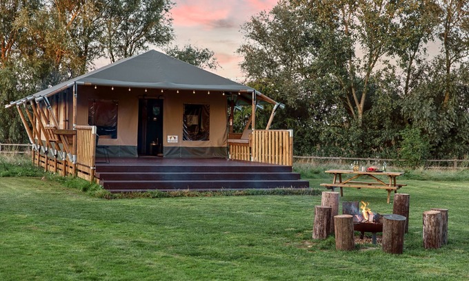Littleport Cabina | Giant Safari Lodge with Swimming Lake