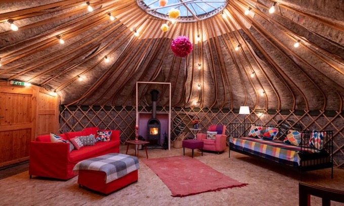 Scunthorpe Otro | Giant Yurt Sleeping 8 with Spa, Catering, Walled Gardens, Nature Reserve, Free Parking