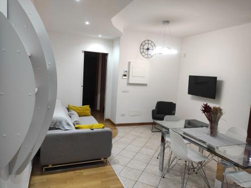 Arona Apartamento | Giardino Erasmo