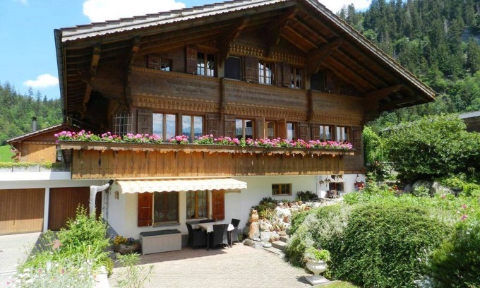 Zweisimmen Apartamento | Giferblick by Interhome
