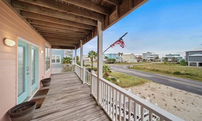 Morgantown Casa | Gift by the Sea Spacious Family Retreat Wildlife Haven