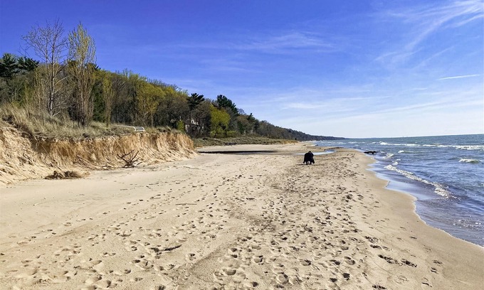 Shorewood-Tower Hills-Harbert Casa | Gigantic lakefront home with private hot tub, washer/dryer, AC, deck, & firepit