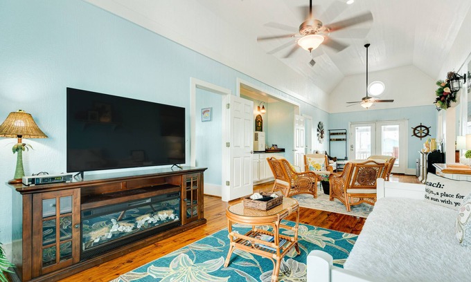 Port Bolivar Casa | Gilchrist 3BR | Walk to Beach & Covered Deck