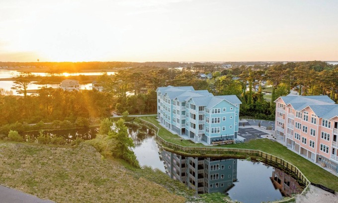 Bermuda Bay Condominio | Gilded Garnet - Spacious 3BR Corner Unit, Sunset Views, Near Beach