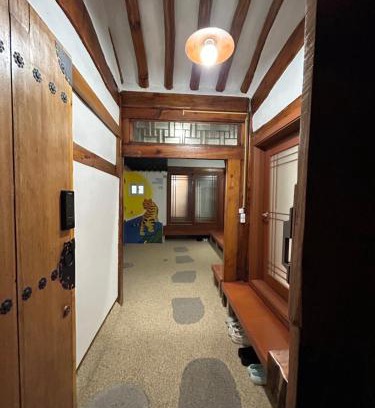 Samseon-dong Casa | Gilgaon Hanok Stay