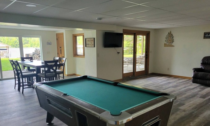 Crivitz Casa | Gilkey Lake Escape, lake house connected to Crooked Lake