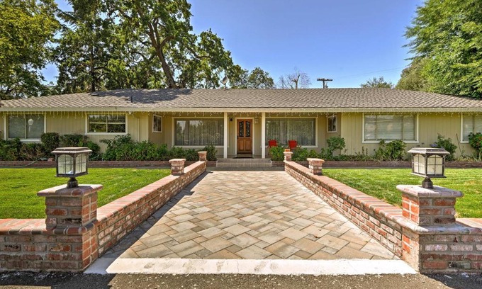 Gilroy Casa | Gilroy Home with Deck on 20 Acres, 7 Mi to Downtown!