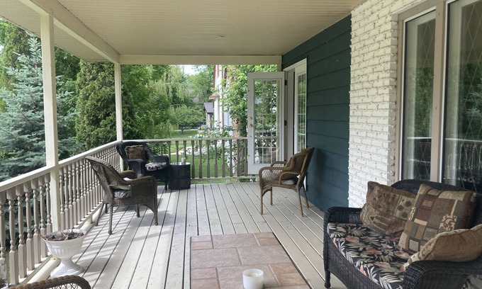 Gimli Casa | Gimli Family Vacation Getaway