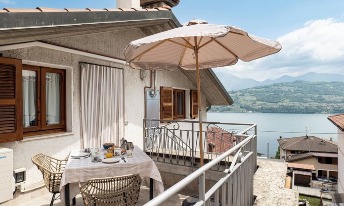 Tavernola Apartamento | Gioia del Verde - space, terrace and lake view