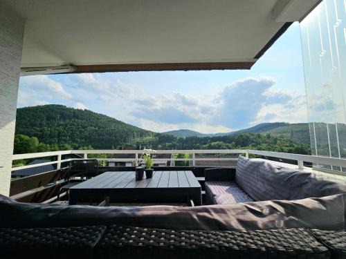 Niedersfeld Apartamento | Gipfelpanorama Winterberg mit Berg- und Seeblick, Boxspringbett mit ausfahrbarem TV