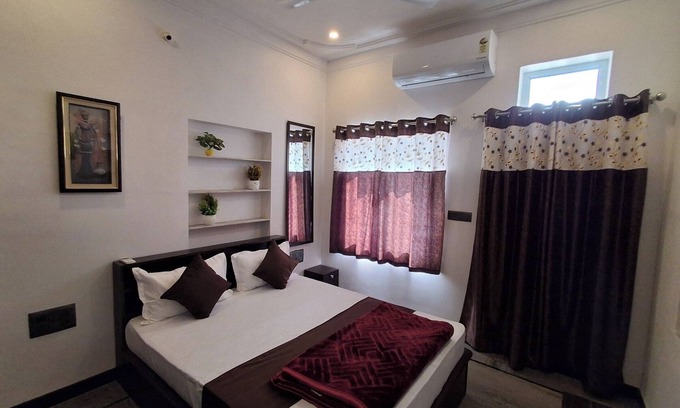 Lake Swaroop Sagar Casa | Gitanjali Homestay Lakeside Udaipur