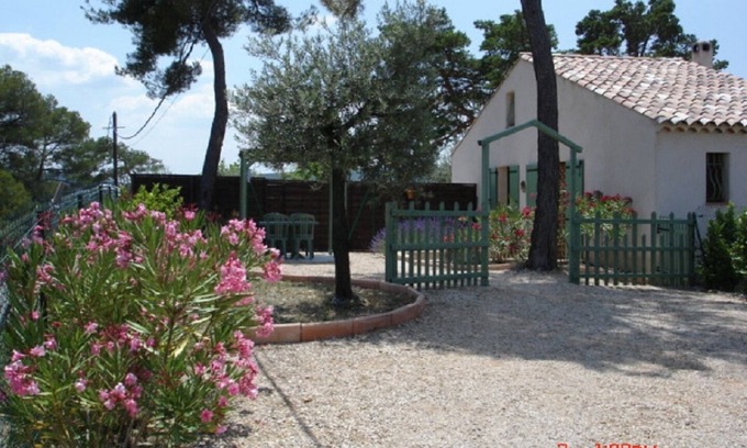 Esparron-de-Verdon Casa | ALQUILER DE 3 HABITACIONES de 35 M2 y TERRENO Para 2/4 personas