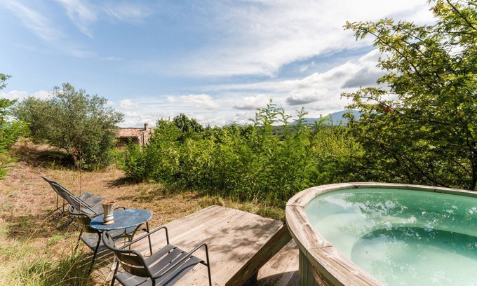 Crestet Casa | Gîte 37 - The Blue Flower at the Foot of Mont Ventoux