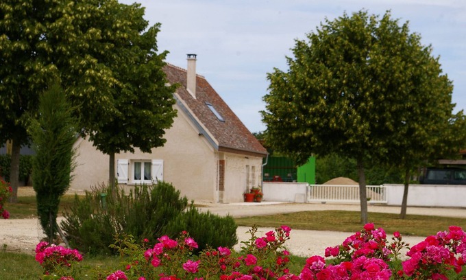 Dammarie-en-Puisaye Cabaña | ALQUILER EN LA GRANDE GENTILLIERE FARM con piscina