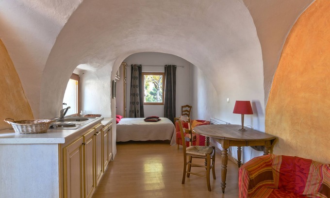 Peypin-d'Aigues Apartamento | Aplicación de casa rural La Marie ***
