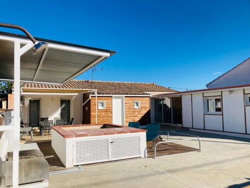 Narbonne Casa | Gite Blanco y Madera