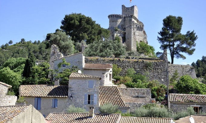 Boulbon Casa | Gite Boulbon. Casa al pie del antiguo castillo entre Aviñón y Baux de Provence