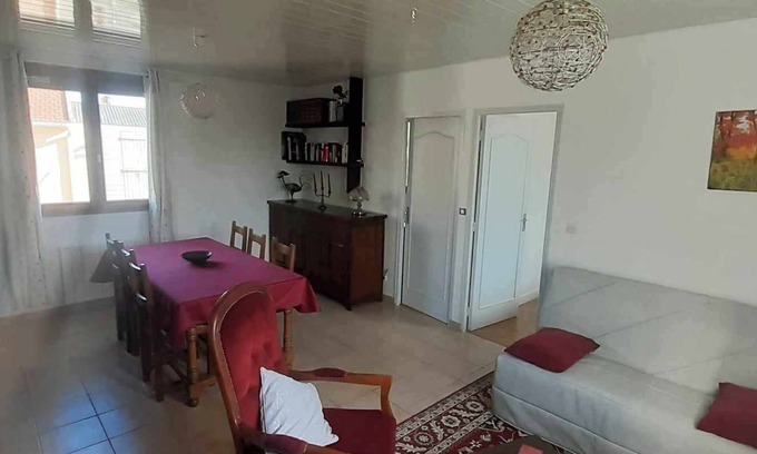 Saint-Marcouf Casa | Gîte Chez Mamie A pleasant and quiet cottage by the sea