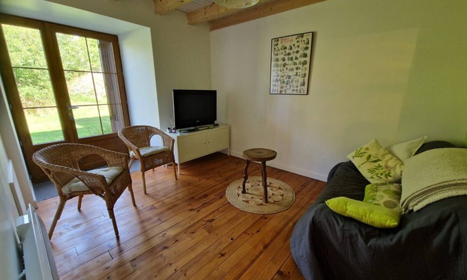 Valuejols Cabaña | Gîte 'Chez Marie-Louise' con terraza privada y jardín común