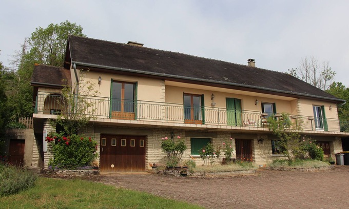Tanlay Casa | Gite Confortable Avec Cheminée, Jardin Arboré, Grande Terrasse Panoramique